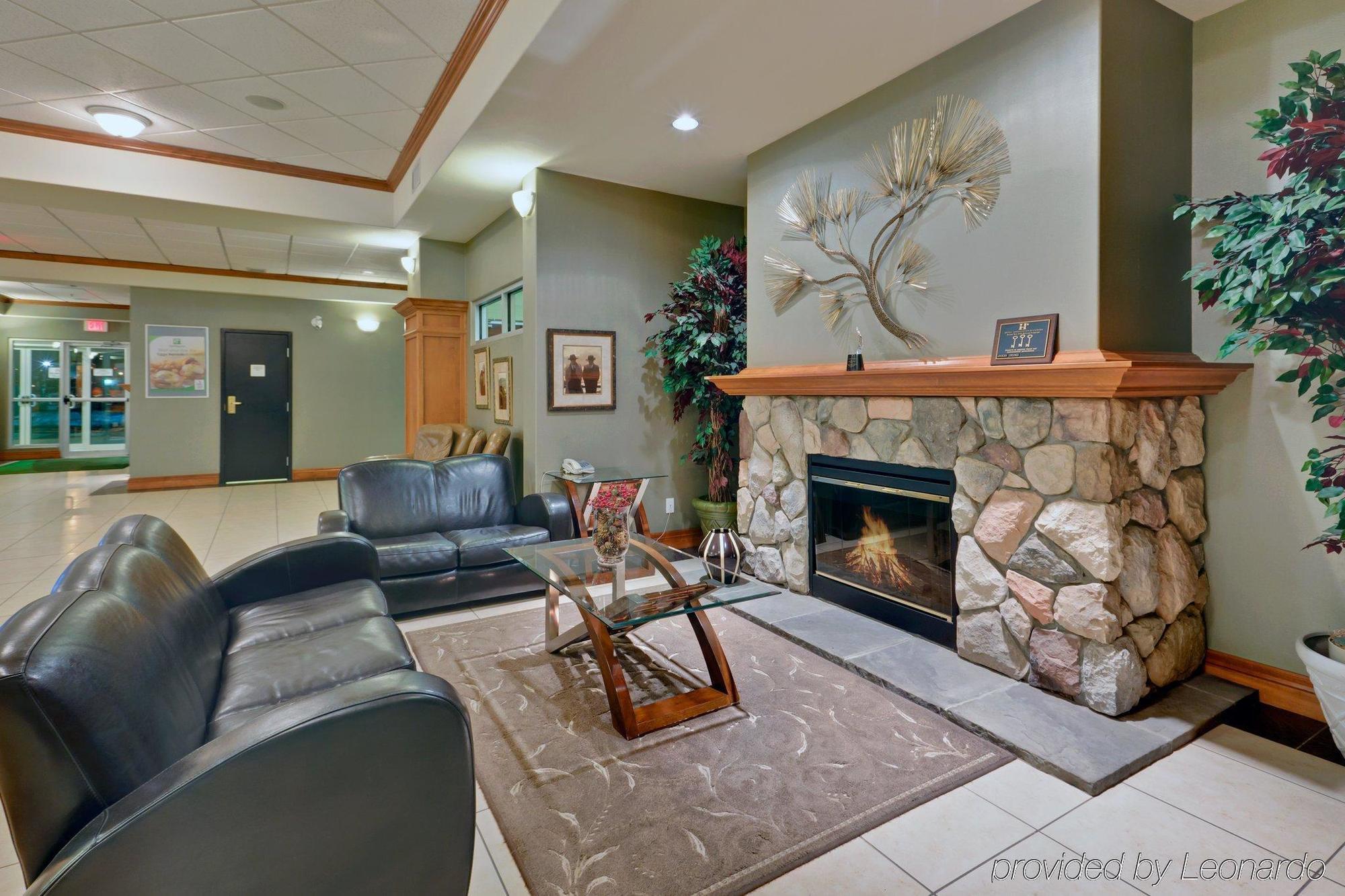 Holiday Inn & Suites Grande Prairie By Ihg Beltér fotó